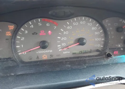 2002 Toyota Sequoia Sr5 V8 z USA, uszkodzony, nr VIN 5TDZT34AX2S079437